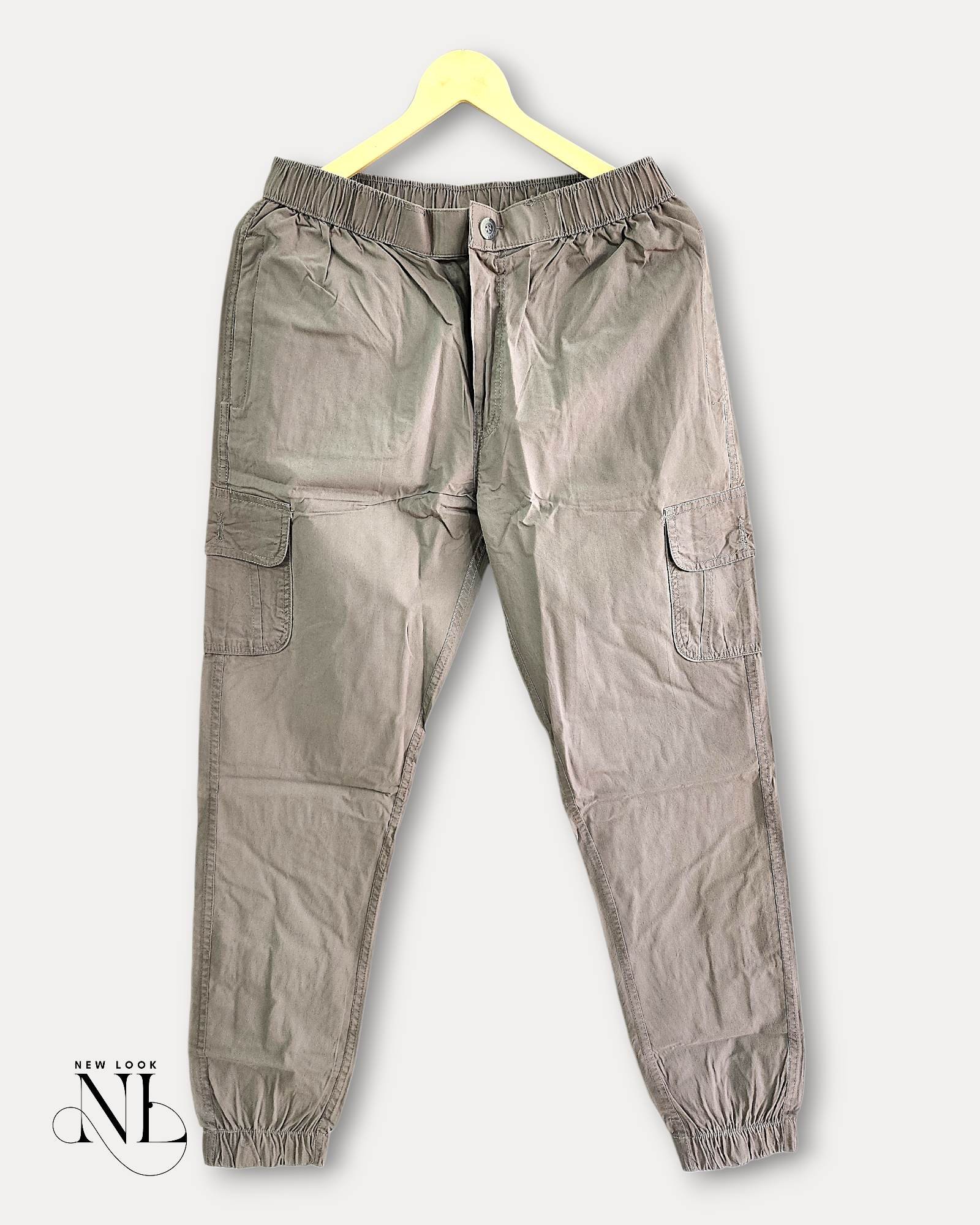 Trendy Cream Cotton Cargo for Men - Modern Utility Style Trendy Cream Cotton Cargo for Men - Modern Utility Style